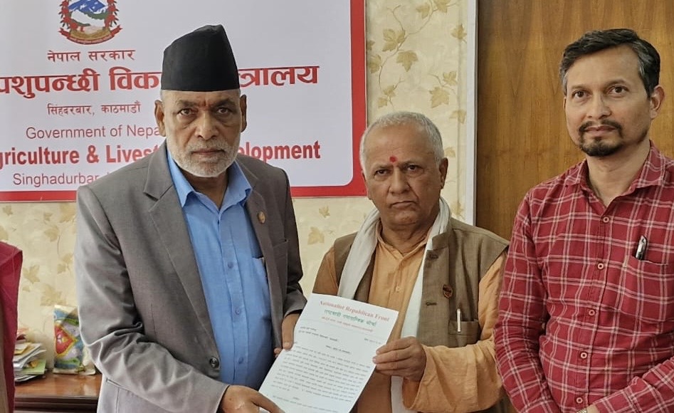 बैंकले  किसानहरुलाई सहज ढंगले ऋण प्रवाह गर्नुपर्छ : कृषिमन्त्री अधिकारी