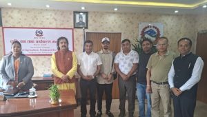 पोल्ट्री क्षेत्रका समस्या समाधान गर्न कृषि मन्त्रीसँग लेयर्स संघको छलफल