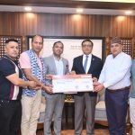 दाना उद्योगीले बाढीपीडितका लागि दिए ३ करोड १७ लाख